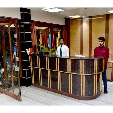 Hotel Dwarka, Nagpur Bagian luar foto