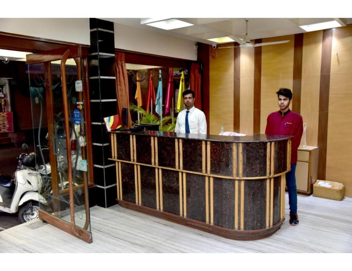 Hotel Dwarka, Nagpur Bagian luar foto