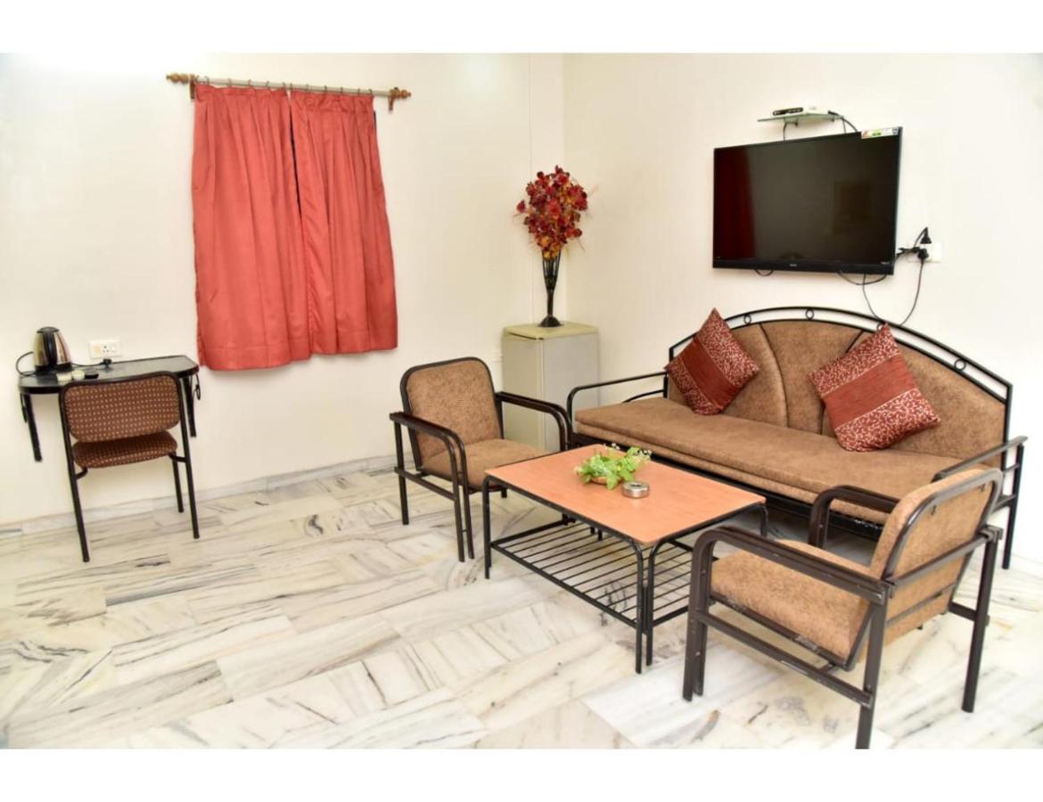Hotel Dwarka, Nagpur Bagian luar foto