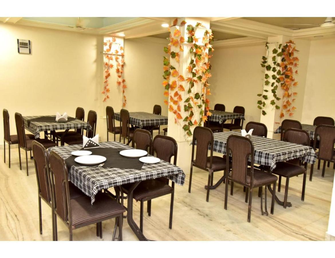 Hotel Dwarka, Nagpur Bagian luar foto