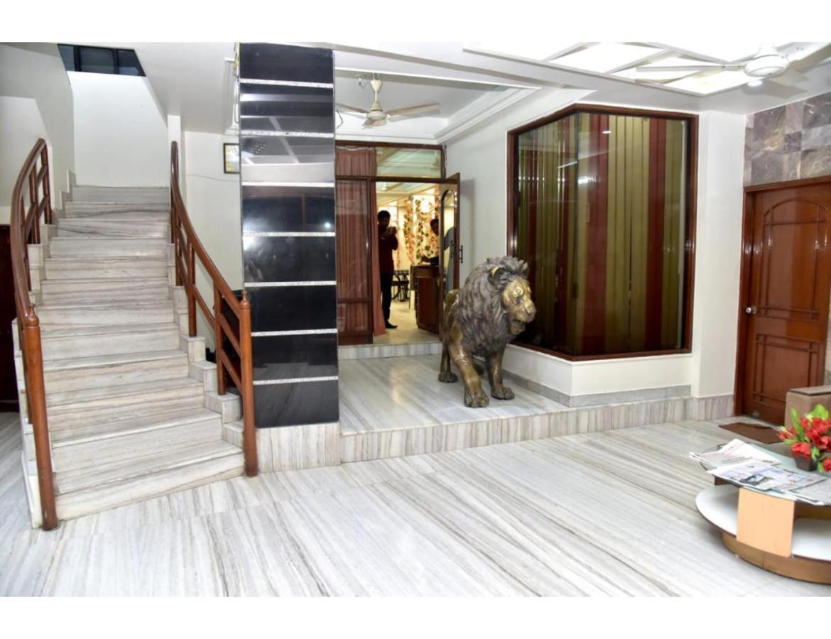 Hotel Dwarka, Nagpur Bagian luar foto