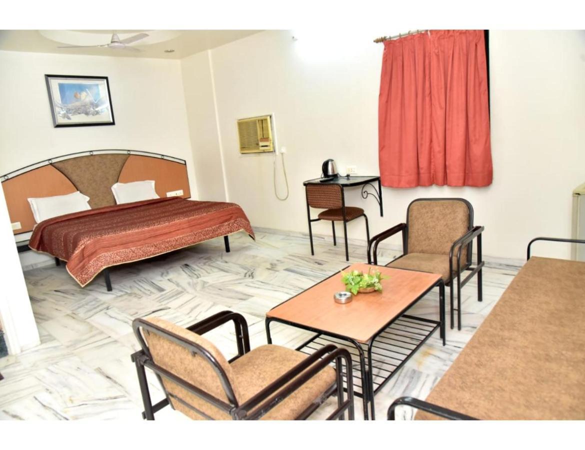 Hotel Dwarka, Nagpur Bagian luar foto