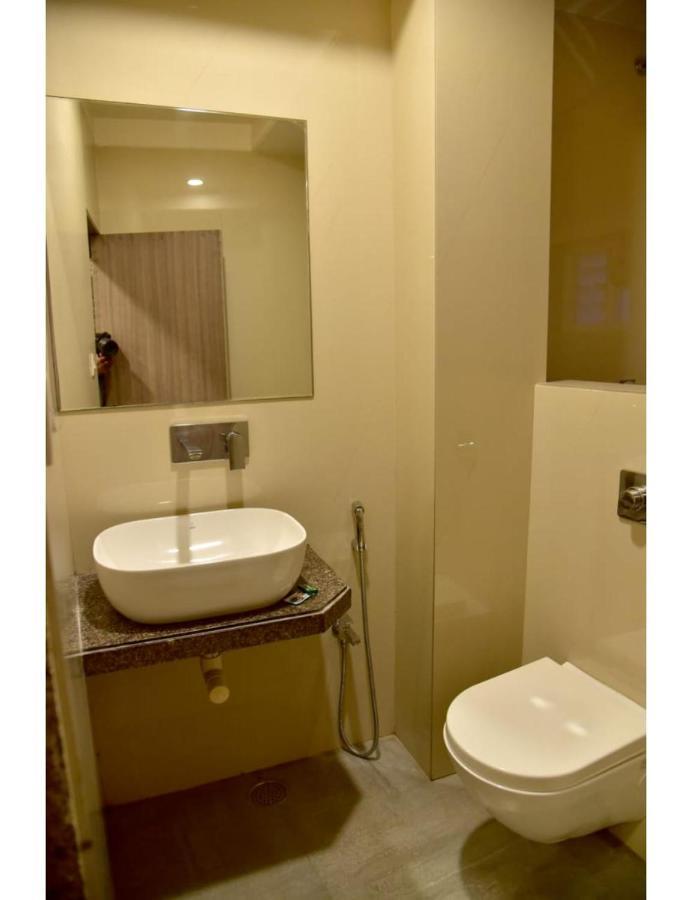 Hotel Dwarka, Nagpur Bagian luar foto
