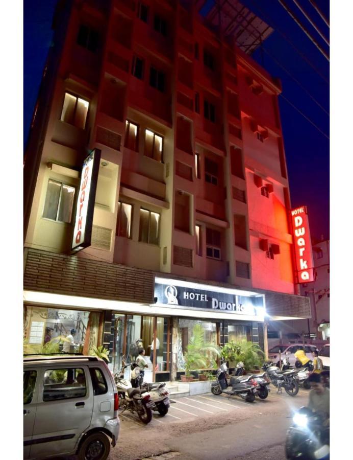 Hotel Dwarka, Nagpur Bagian luar foto